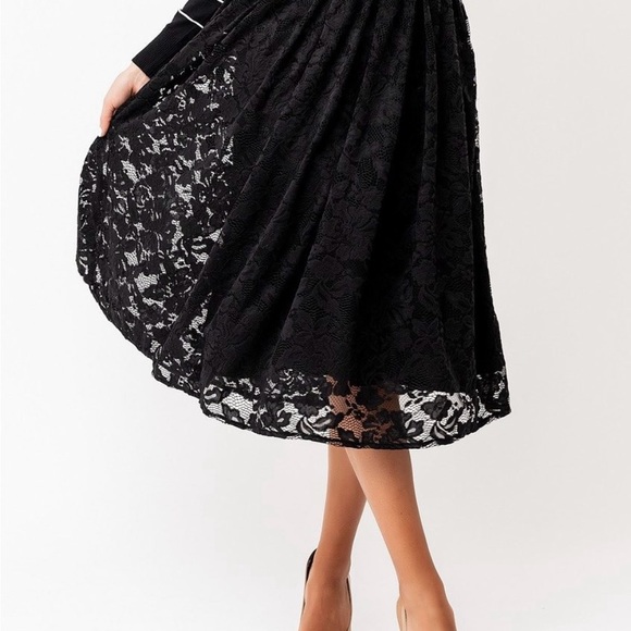 Two-piece sleeveless flutter sleeve top and midi skirt black lace gibsonlook - Picture 4 of 16